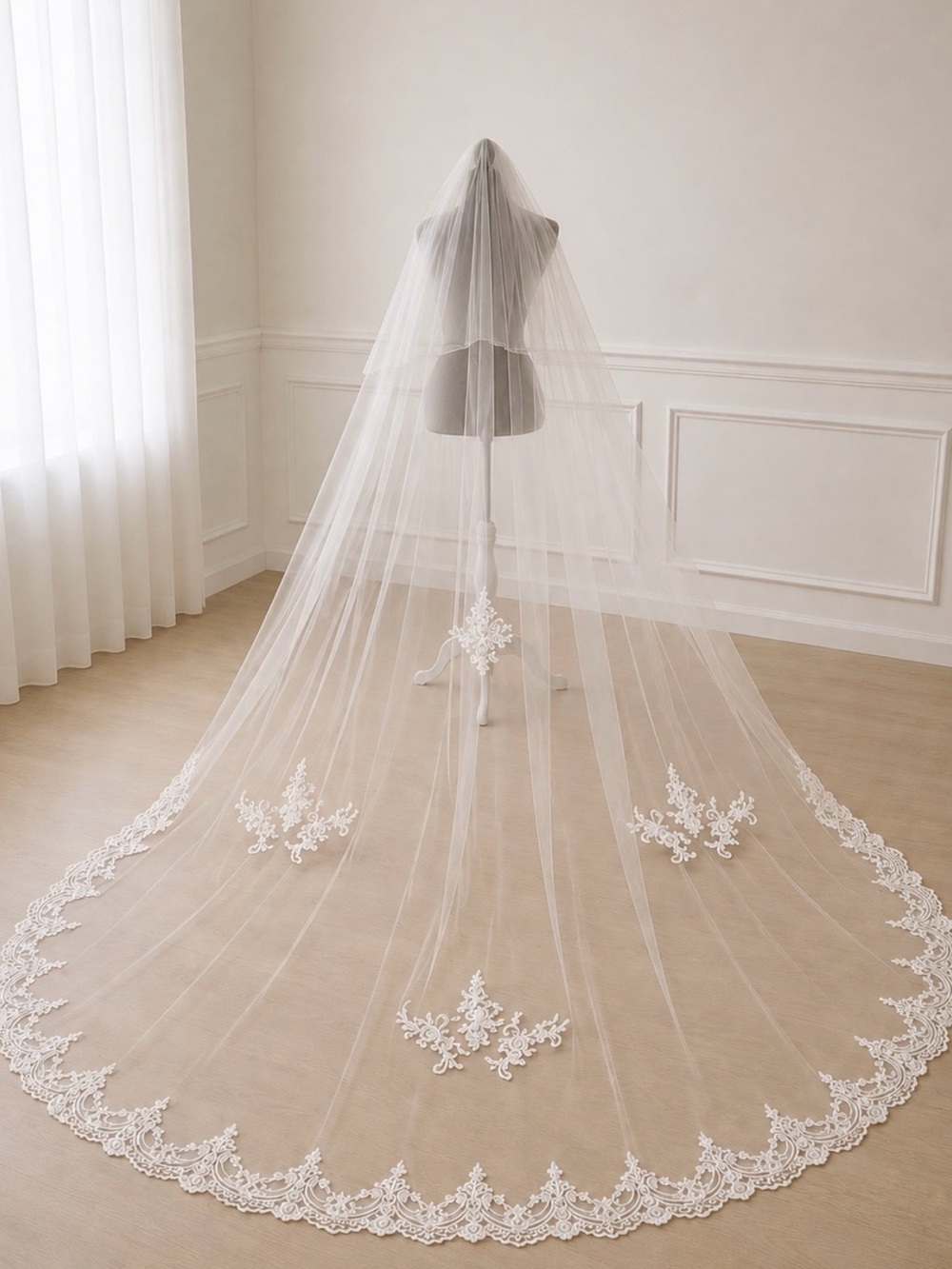 Elegant White Lace-Trim Bridal Veil - Unbranded